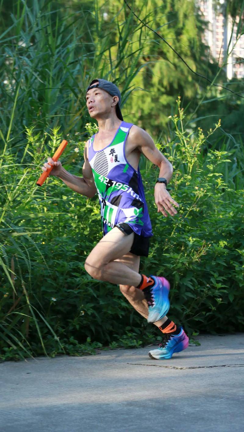 田径比赛选手势不可挡，狂奔冲刺的简单介绍