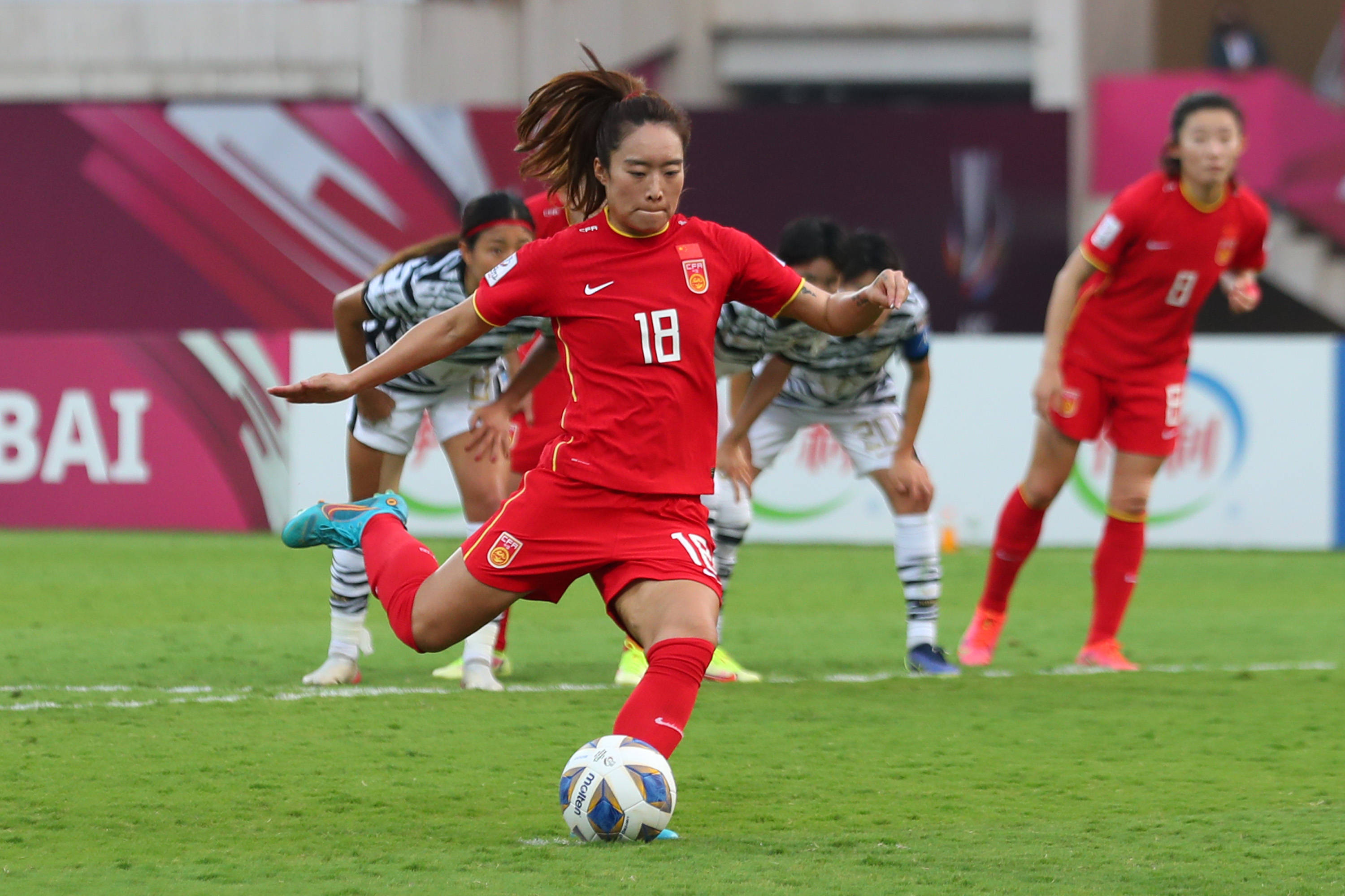 中国女足表现出色,成功晋级决赛 中国女足表现出色,成功晋级决赛