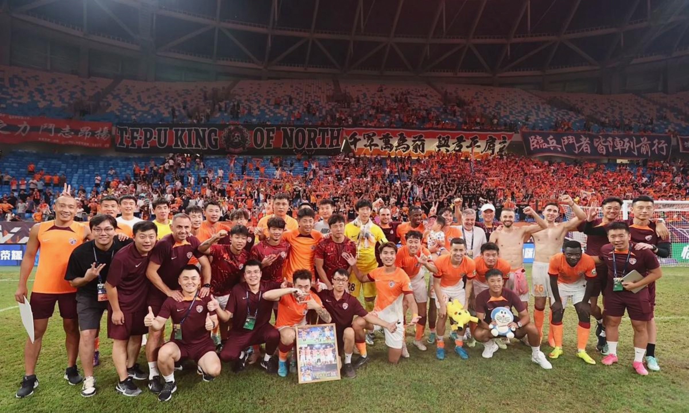 中超赛场上球队之间展开了激烈的较量