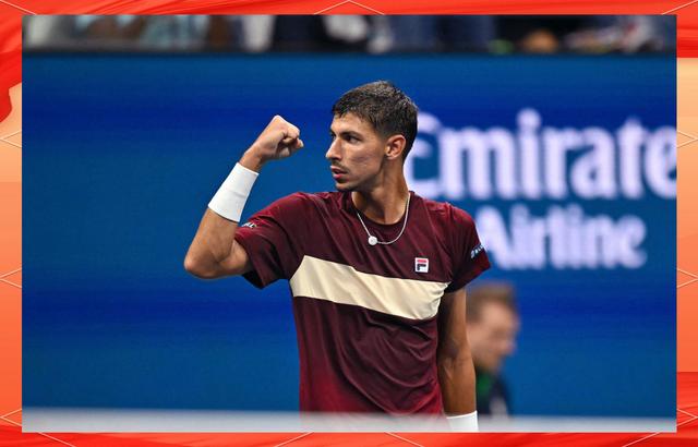 包含选手纷纷亮相冠军赛台，角逐激烈的词条