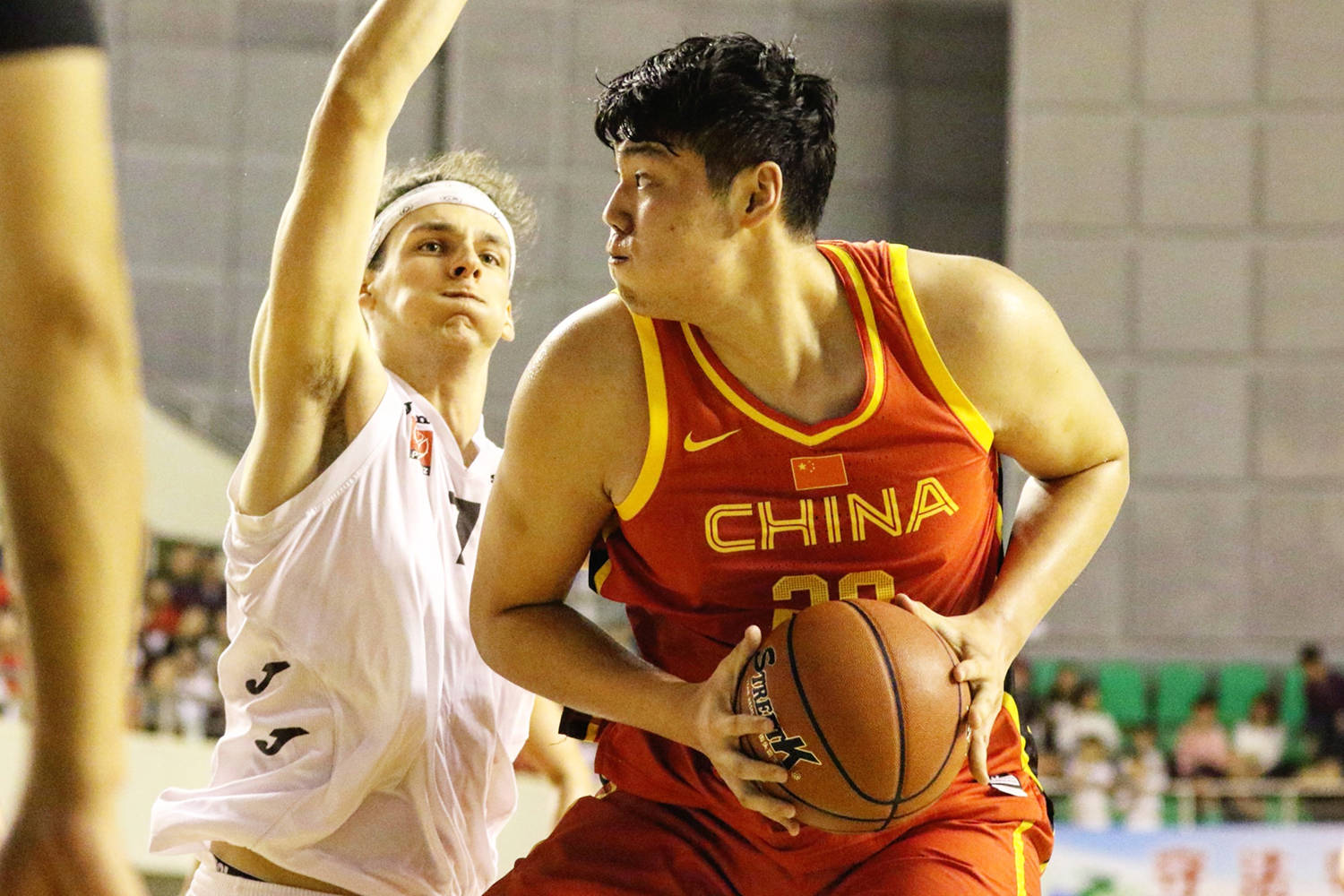 包含波兰乒乓球队逆转比利时乒乓球队，奥恰洛夫送出助攻的词条