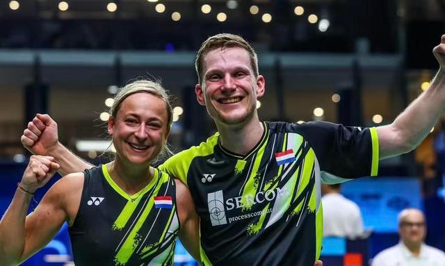 法国队横扫日本队，郑思维点燃赛场