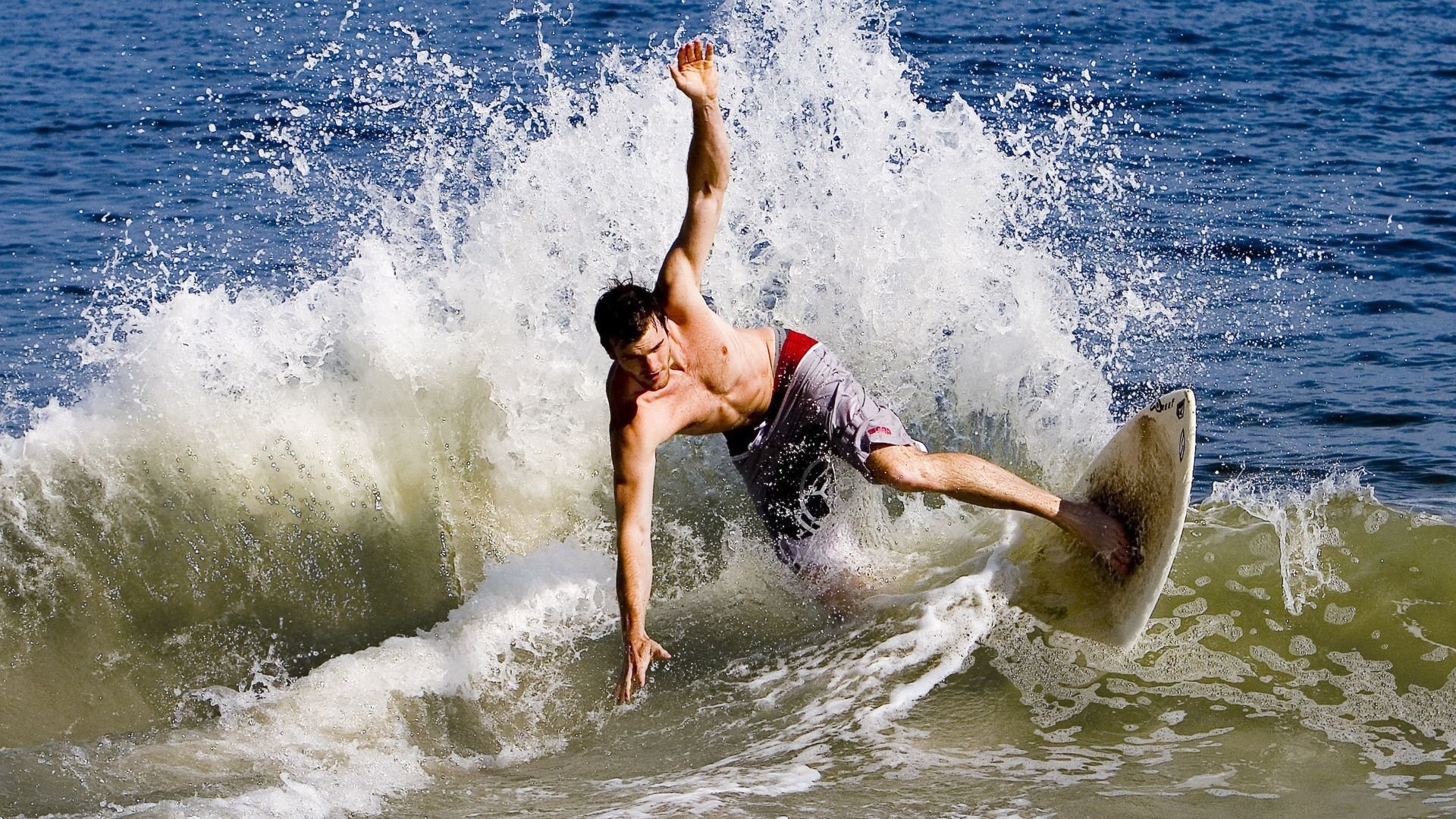 安哥拉一波流带走秘鲁，李刚仁致命一击让比赛提前失去悬念