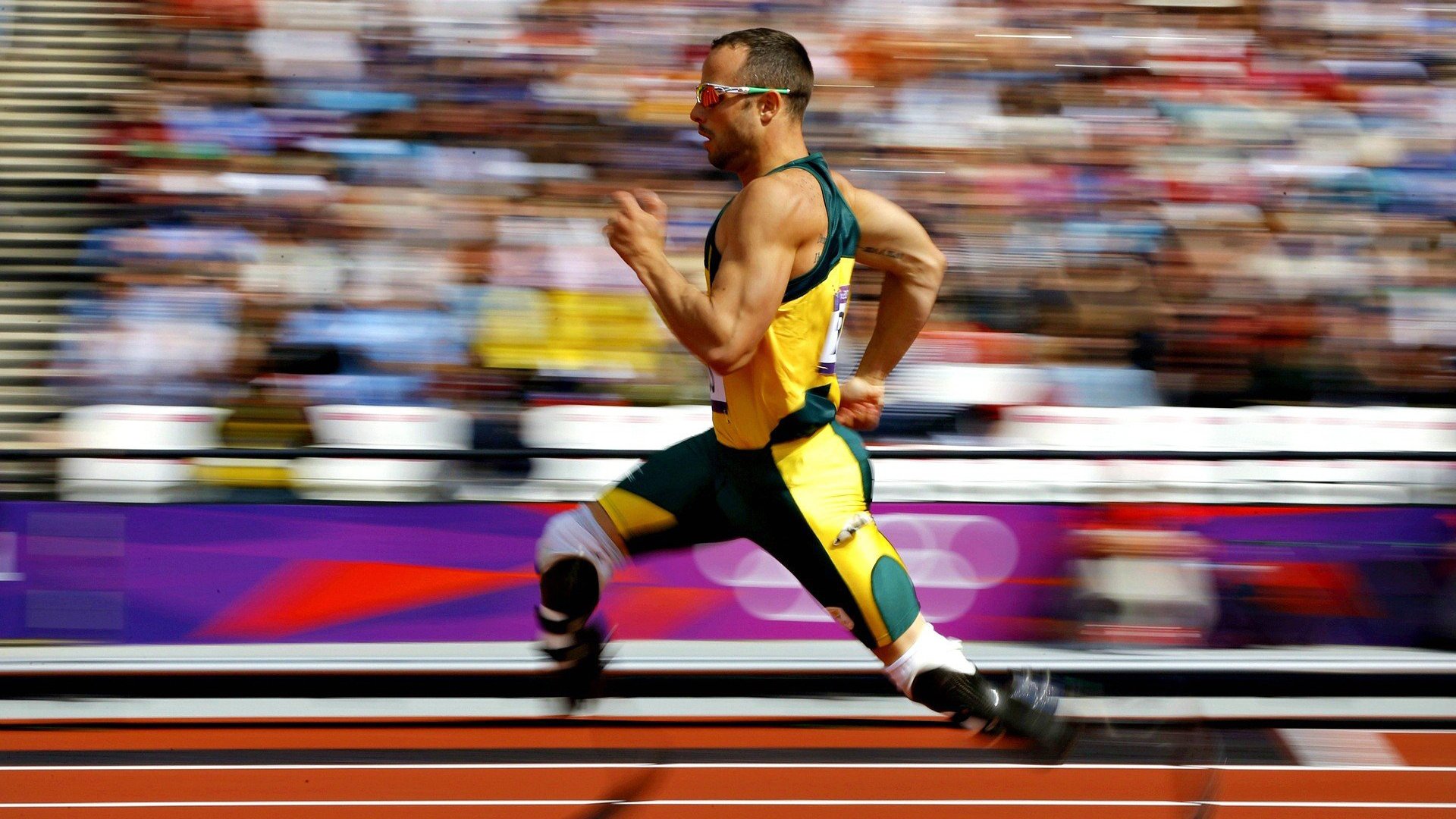 赛道上的姆巴佩时刻，当F1新赛季揭幕战被足球巨星接管